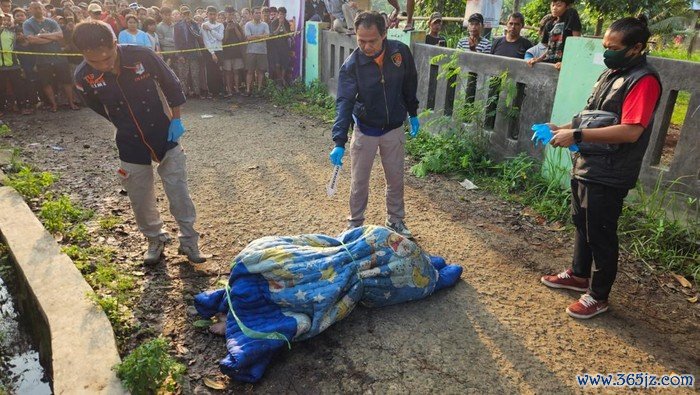 Penemuan mayat wanita dibungkus kasur lipat di Cikupa, Tangerang.